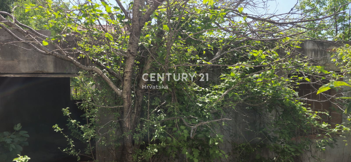 Lugovo Šugarje - Barić Drage - terreno fronte mare, con costruzione avviata e concessione edilizia