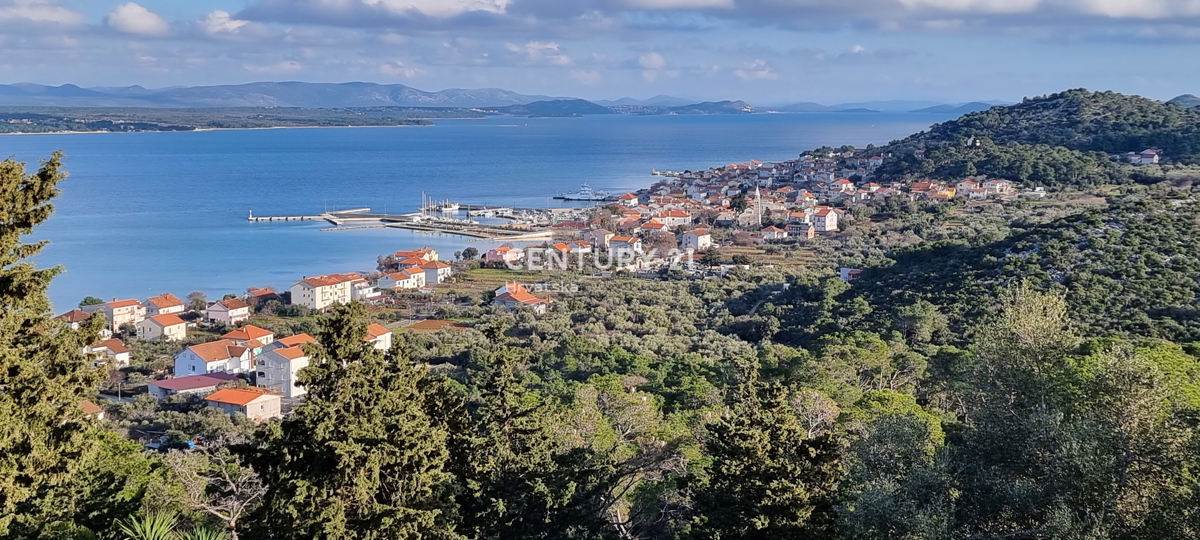 Pašman, TKON, terreno edificabile di forma rettangolare della superficie di 700 m2