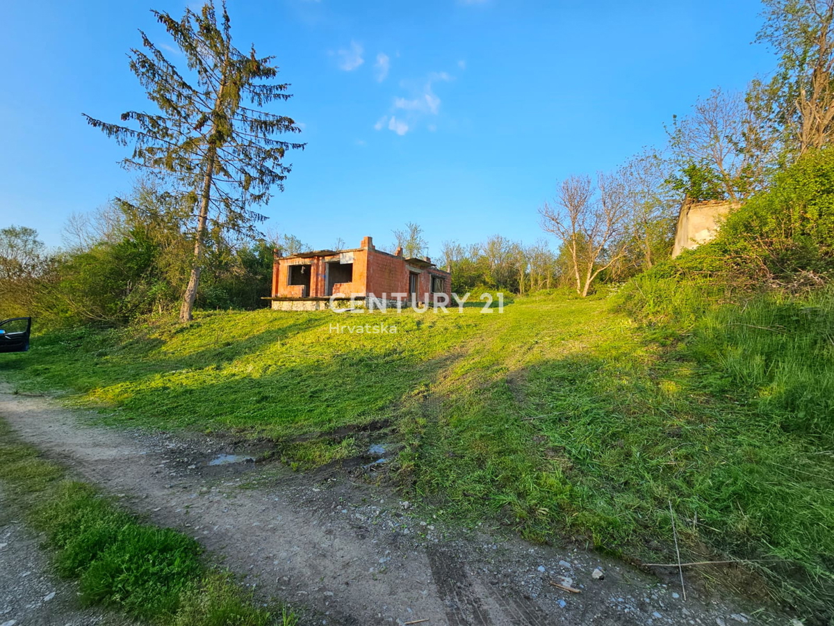 Velika Klisa - Đulovac - proprietà con casa avviata per azienda agricola familiare (OPG)