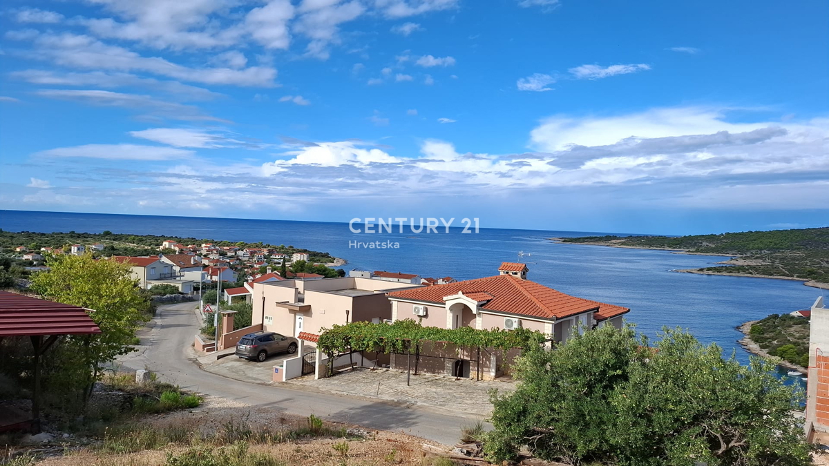 ROGOZNICA....KANICA....CASA CON 4 APPARTAMENTI....PISCINA....VISTA MERAVIGLIOSA