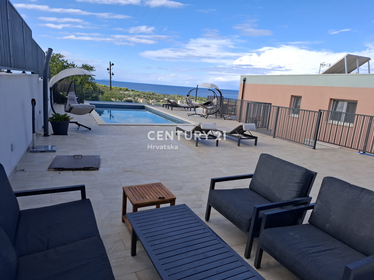 ROGOZNICA....KANICA....CASA CON 4 APPARTAMENTI....PISCINA....VISTA MERAVIGLIOSA