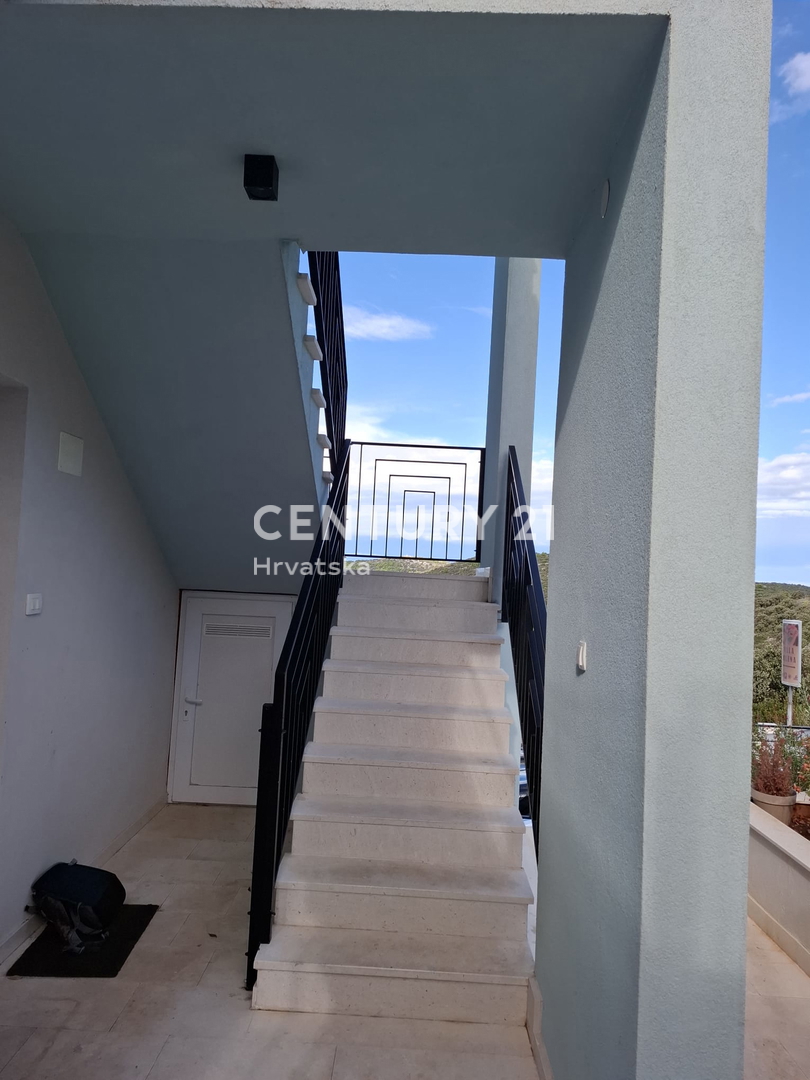 ROGOZNICA....KANICA....CASA CON 4 APPARTAMENTI....PISCINA....VISTA MERAVIGLIOSA