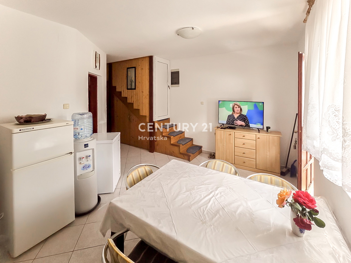VIR, DOPPIO IMMOBILE CON GIARDINO, 107 M2 (P.T.), DUE APPARTAMENTI, 300 M DALLA SPIAGGIA