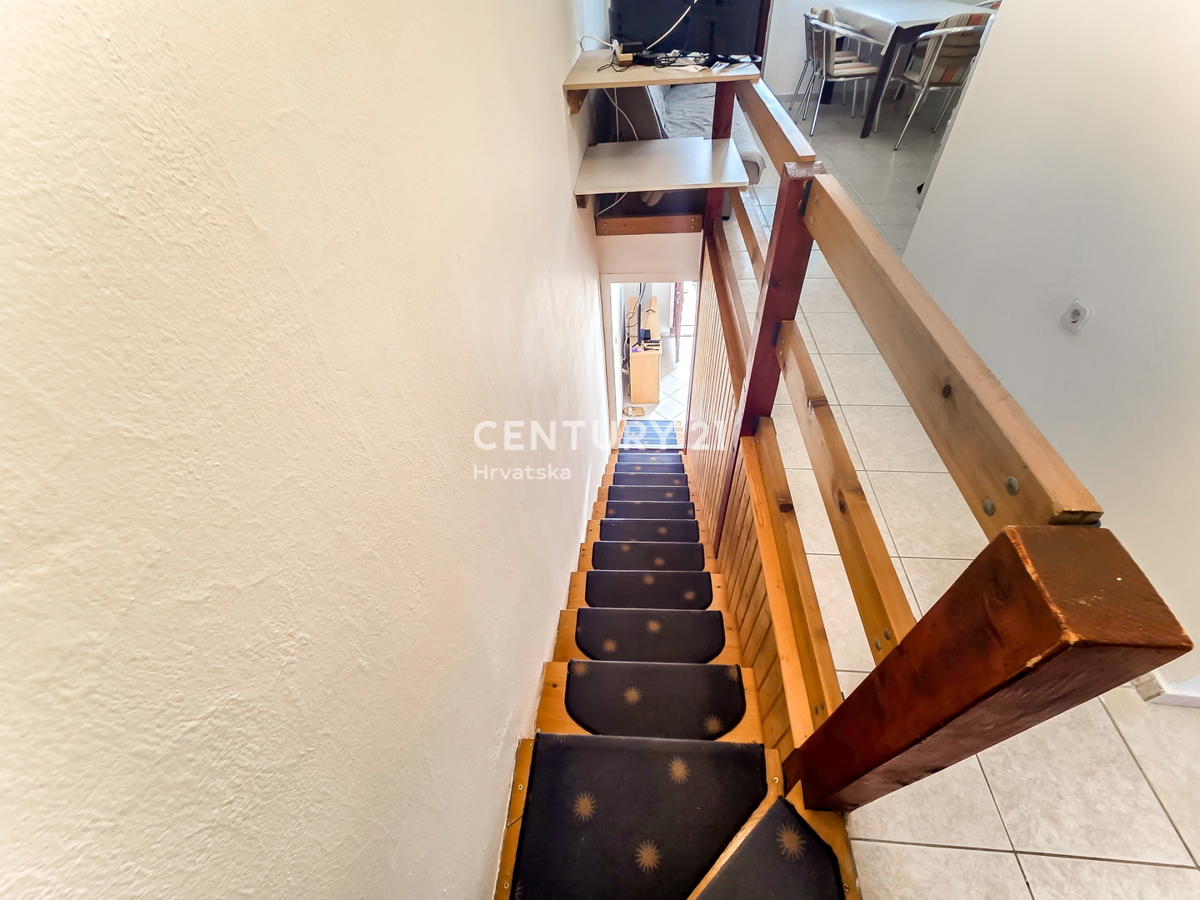 VIR, DOPPIO IMMOBILE CON GIARDINO, 107 M2 (P.T.), DUE APPARTAMENTI, 300 M DALLA SPIAGGIA
