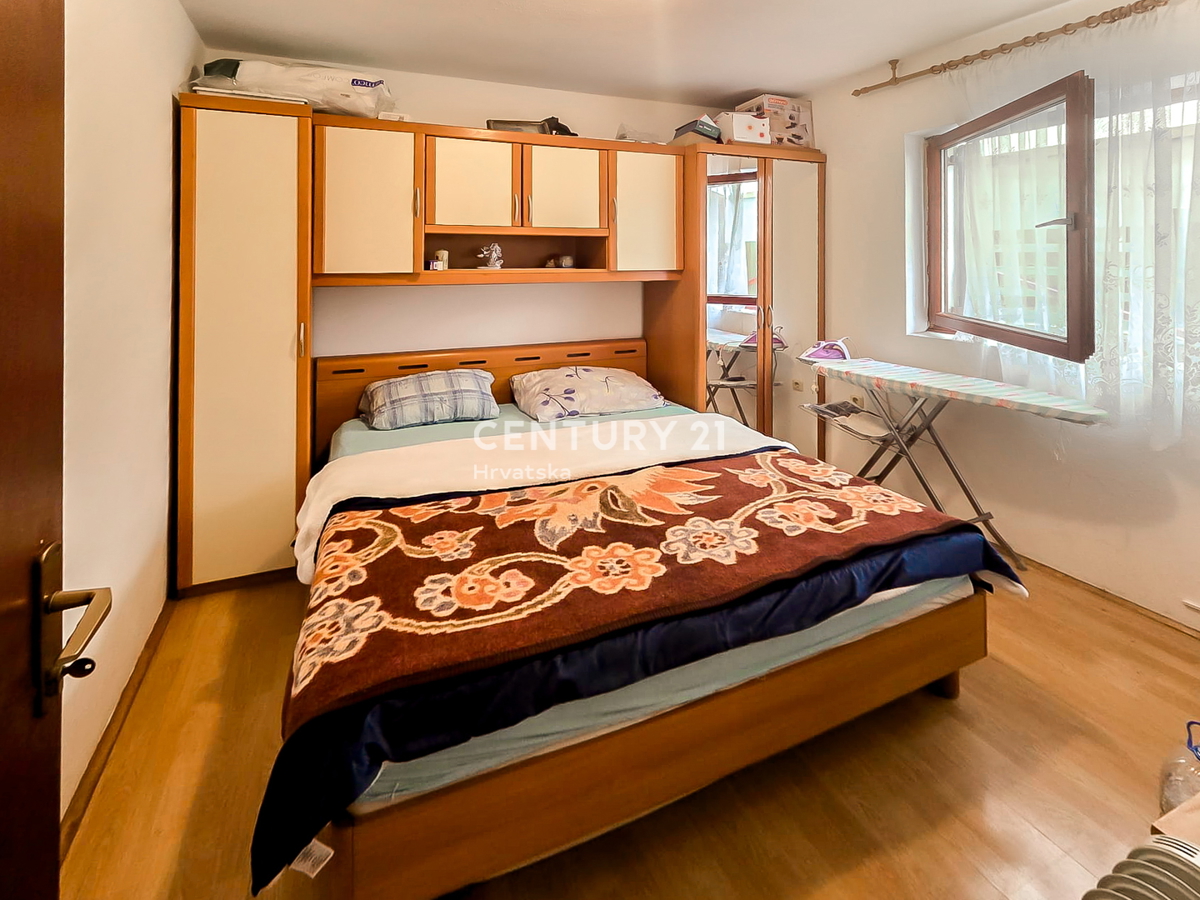 VIR, DOPPIO IMMOBILE CON GIARDINO, 107 M2 (P.T.), DUE APPARTAMENTI, 300 M DALLA SPIAGGIA