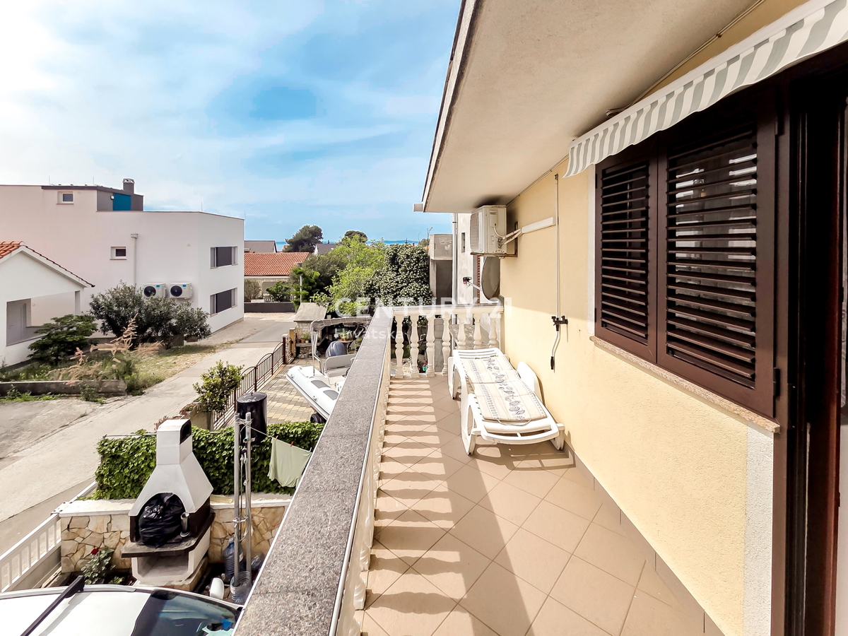 VIR, DOPPIO IMMOBILE CON GIARDINO, 107 M2 (P.T.), DUE APPARTAMENTI, 300 M DALLA SPIAGGIA