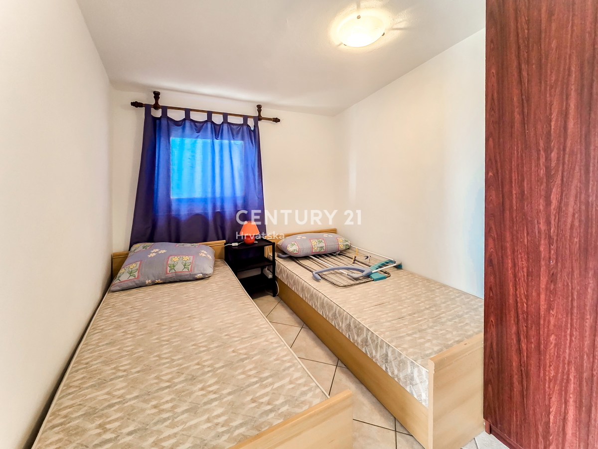 VIR, DOPPIO IMMOBILE CON GIARDINO, 107 M2 (P.T.), DUE APPARTAMENTI, 300 M DALLA SPIAGGIA