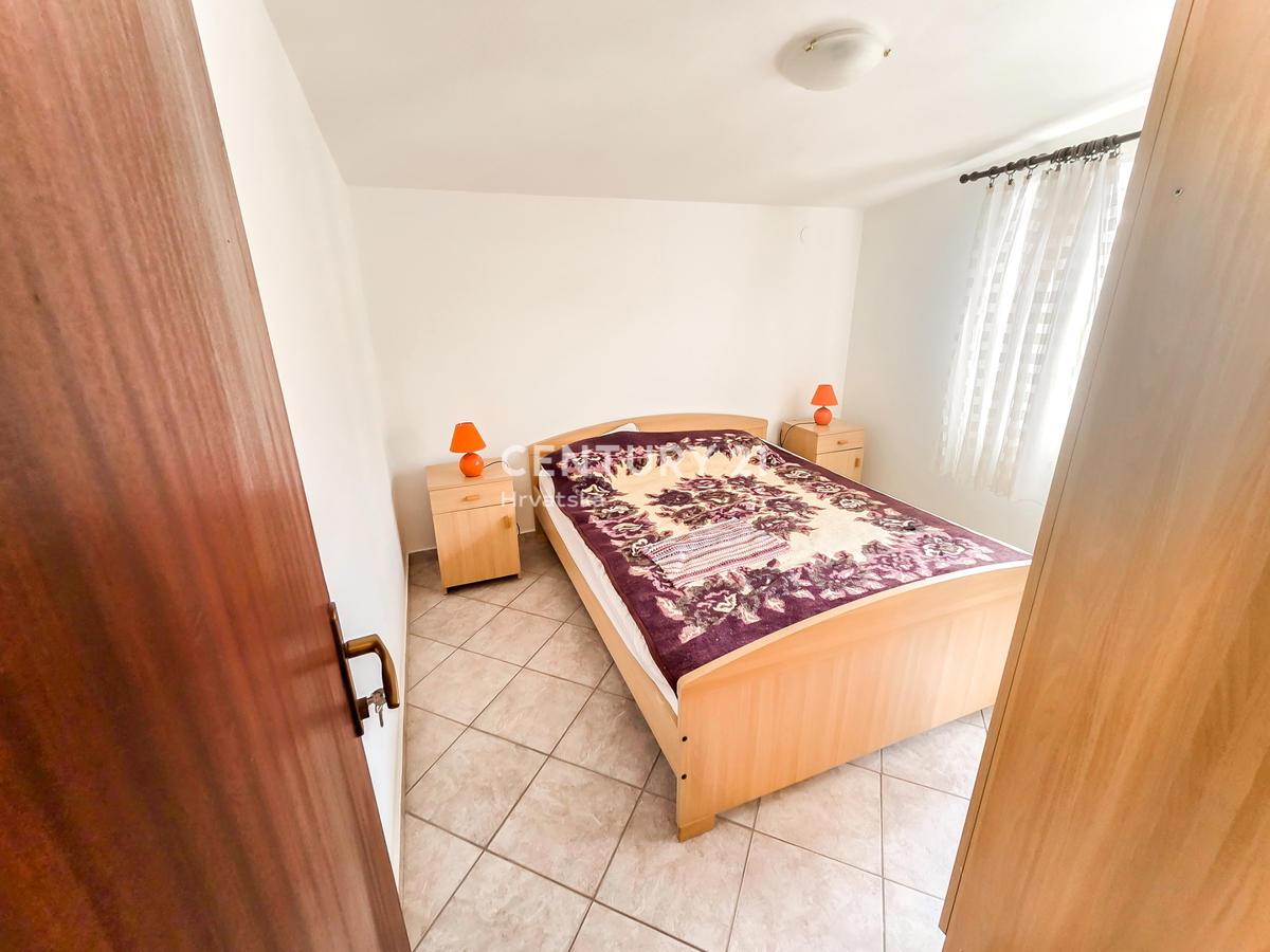 VIR, DOPPIO IMMOBILE CON GIARDINO, 107 M2 (P.T.), DUE APPARTAMENTI, 300 M DALLA SPIAGGIA
