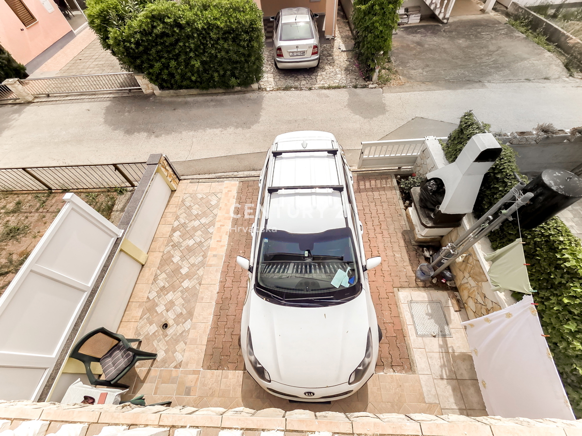 VIR, DOPPIO IMMOBILE CON GIARDINO, 107 M2 (P.T.), DUE APPARTAMENTI, 300 M DALLA SPIAGGIA