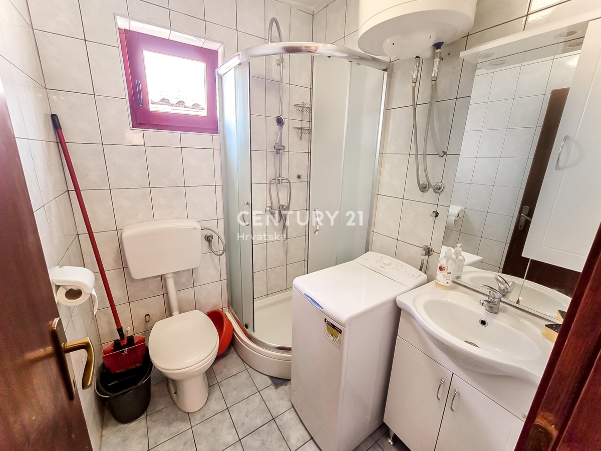 VIR, DOPPIO IMMOBILE CON GIARDINO, 107 M2 (P.T.), DUE APPARTAMENTI, 300 M DALLA SPIAGGIA