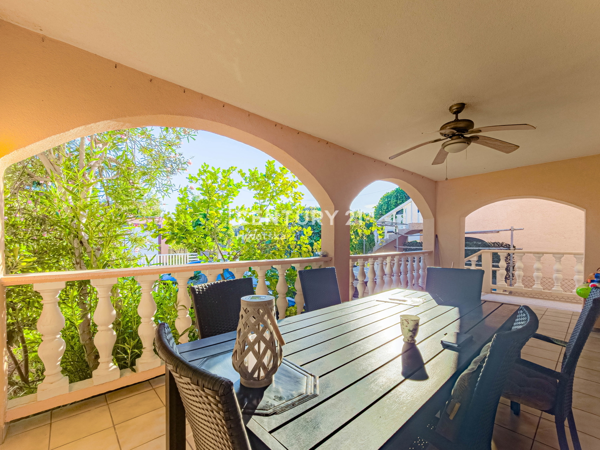 Vir, Bobovik: Casa con due appartamenti, cortile, cantina, deposito - 135 m dal mare