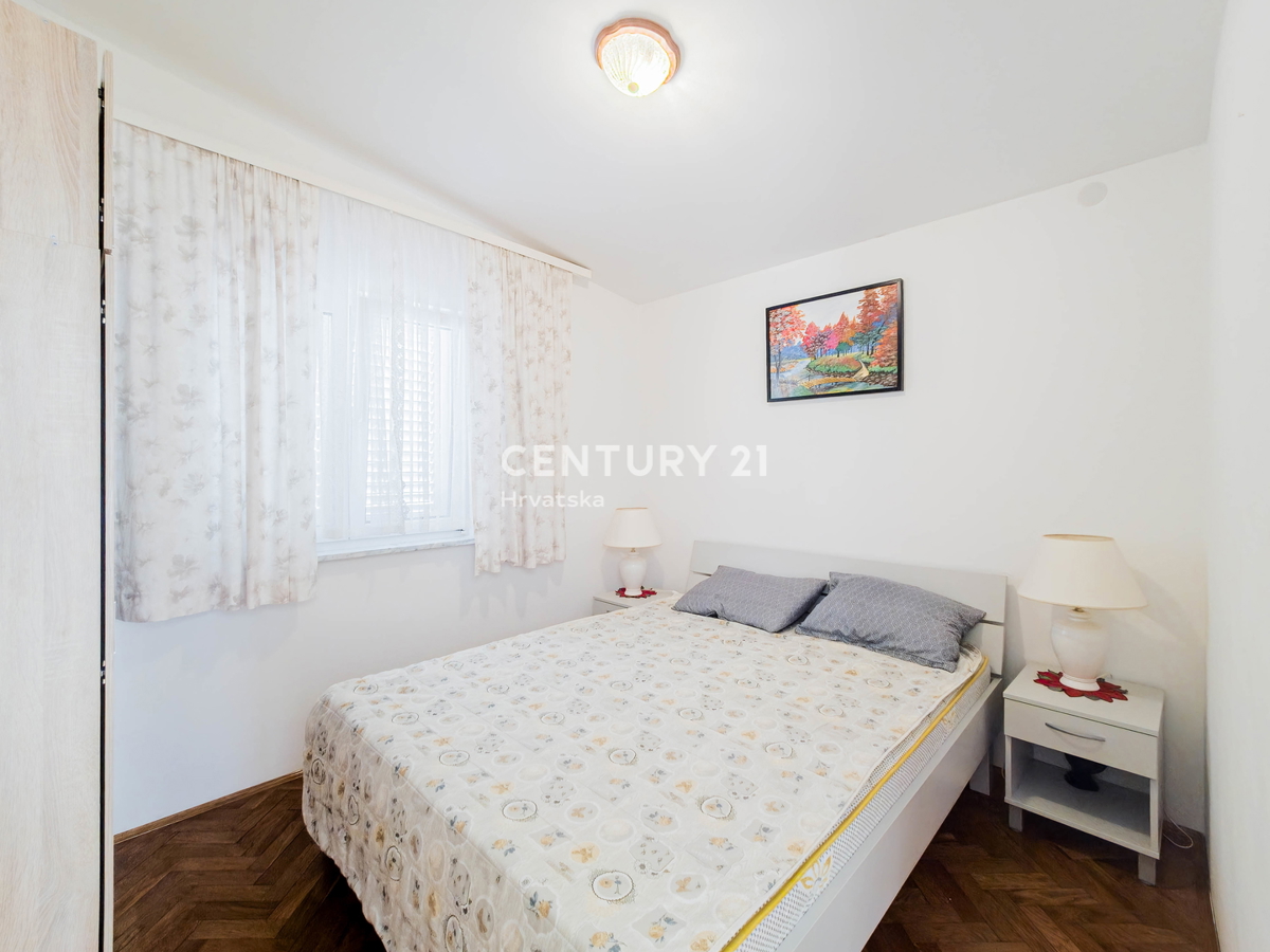 Vir, Bobovik: Casa con due appartamenti, cortile, cantina, deposito - 135 m dal mare