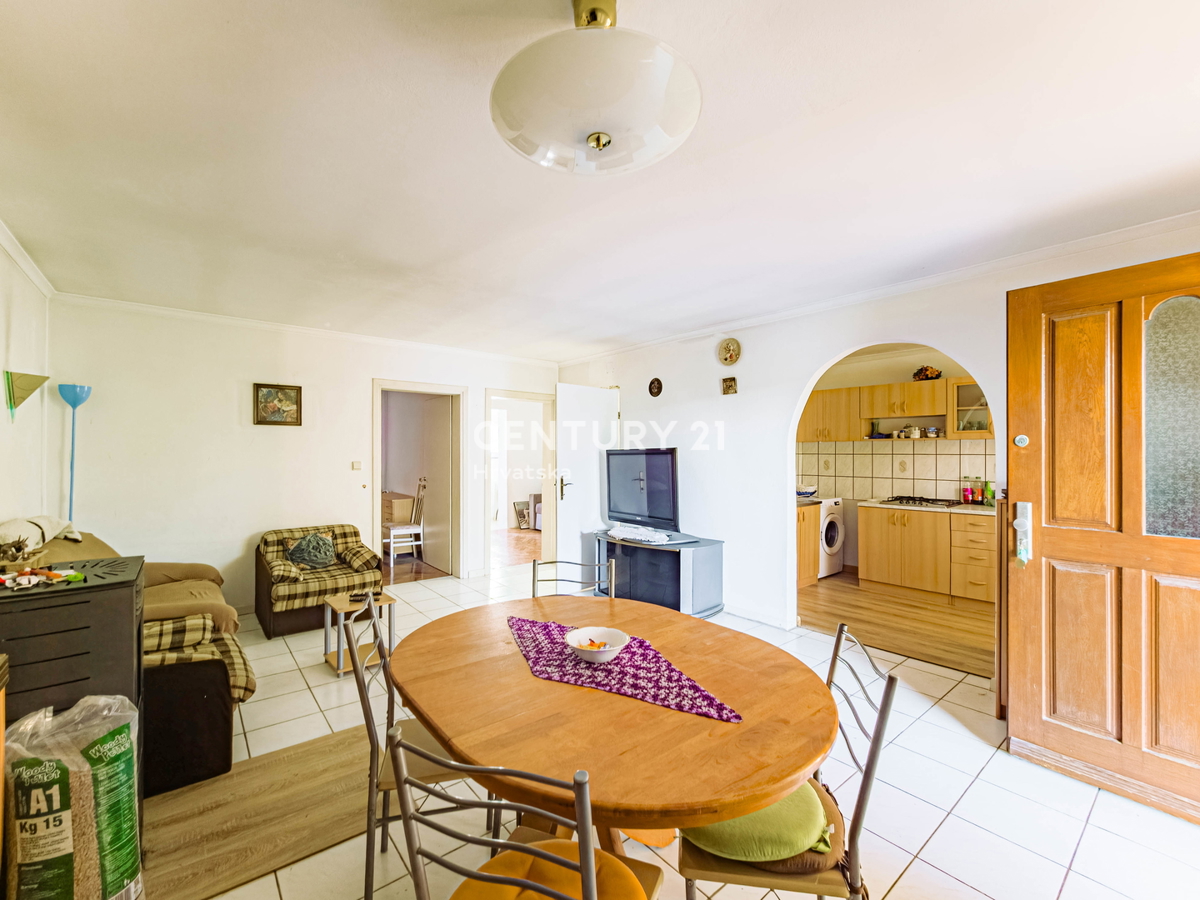 Vir, Bobovik: Casa con due appartamenti, cortile, cantina, deposito - 135 m dal mare