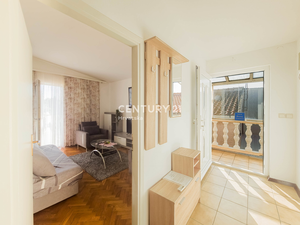 Vir, Bobovik: Casa con due appartamenti, cortile, cantina, deposito - 135 m dal mare