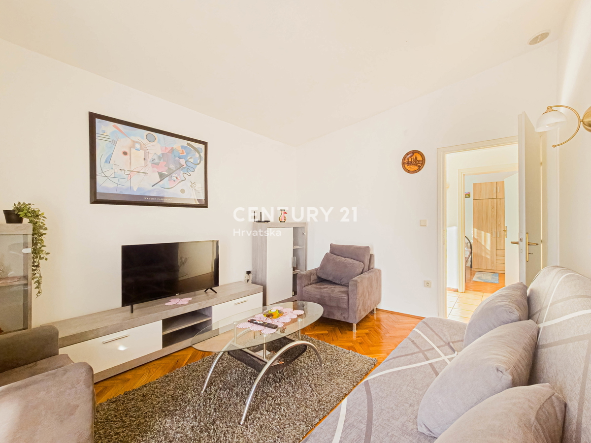 Vir, Bobovik: Casa con due appartamenti, cortile, cantina, deposito - 135 m dal mare