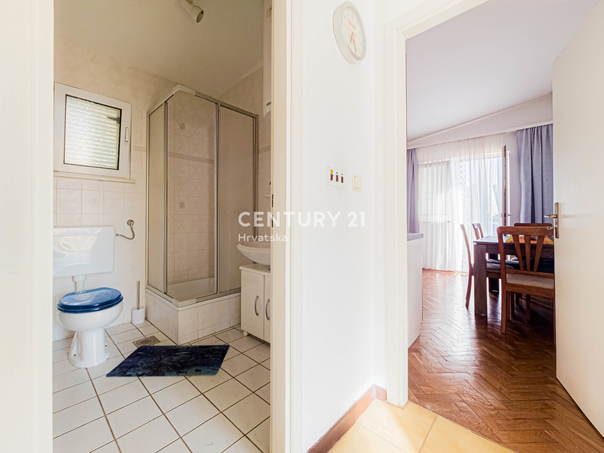 Vir, Bobovik: Casa con due appartamenti, cortile, cantina, deposito - 135 m dal mare