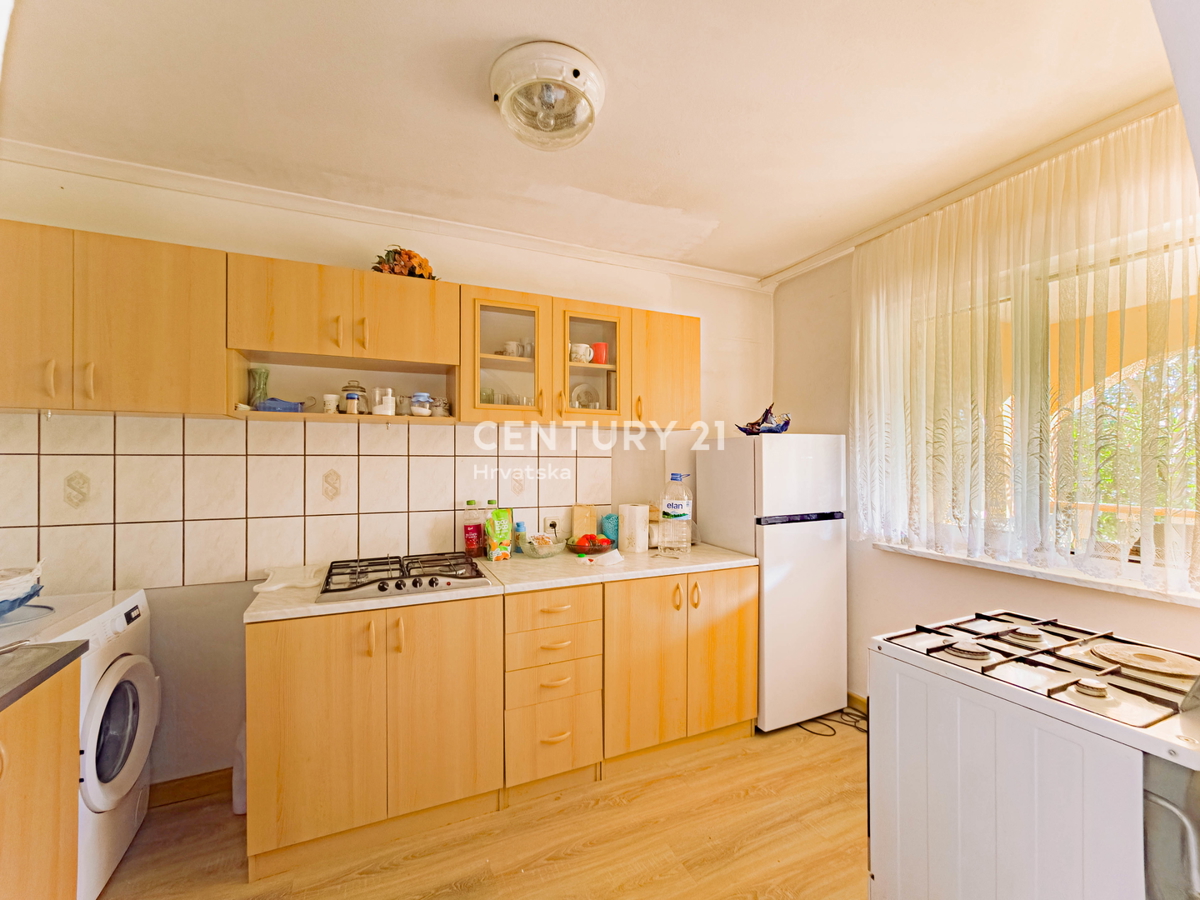 Vir, Bobovik: Casa con due appartamenti, cortile, cantina, deposito - 135 m dal mare