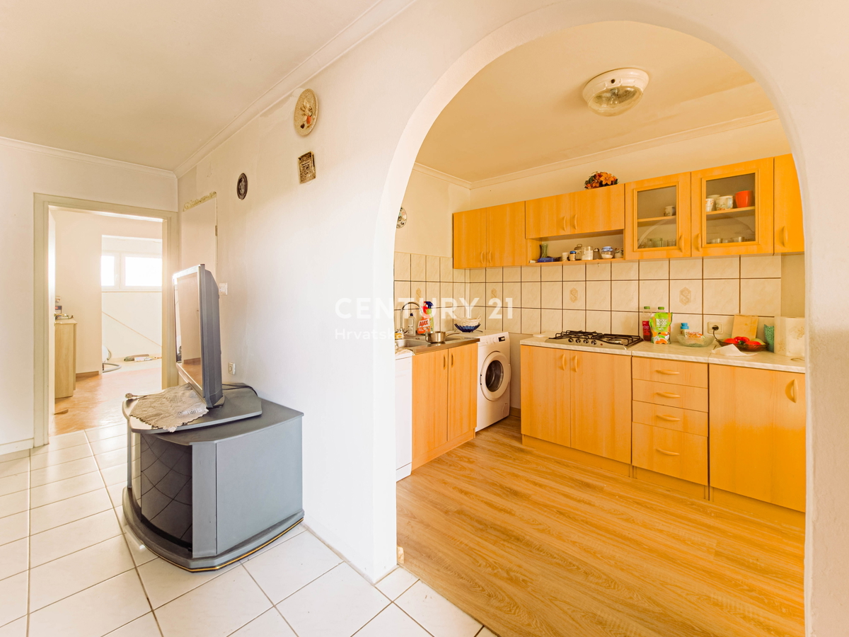 Vir, Bobovik: Casa con due appartamenti, cortile, cantina, deposito - 135 m dal mare