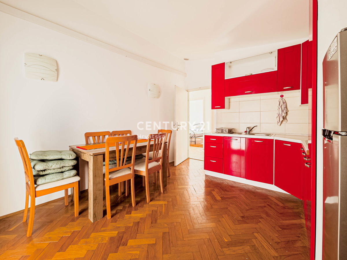 Vir, Bobovik: Casa con due appartamenti, cortile, cantina, deposito - 135 m dal mare