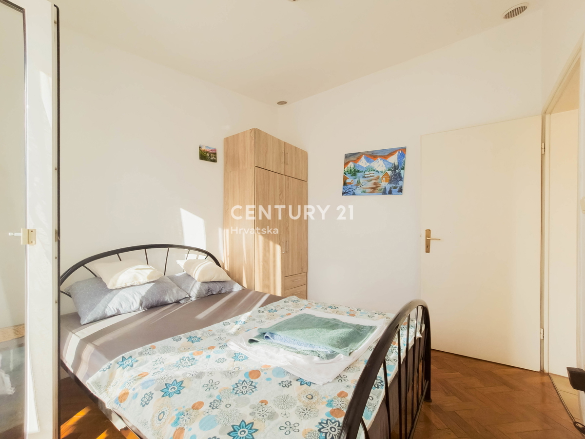 Vir, Bobovik: Casa con due appartamenti, cortile, cantina, deposito - 135 m dal mare