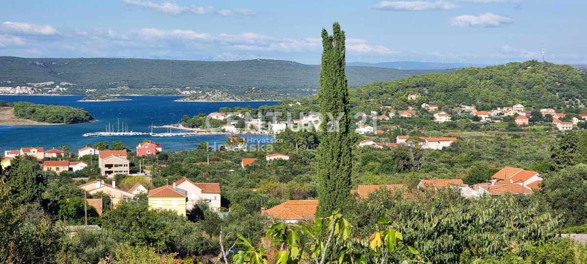 Pašman, Barotul, Terreno edificabile a 70 m dal mare con collegamento all&apos;acqua