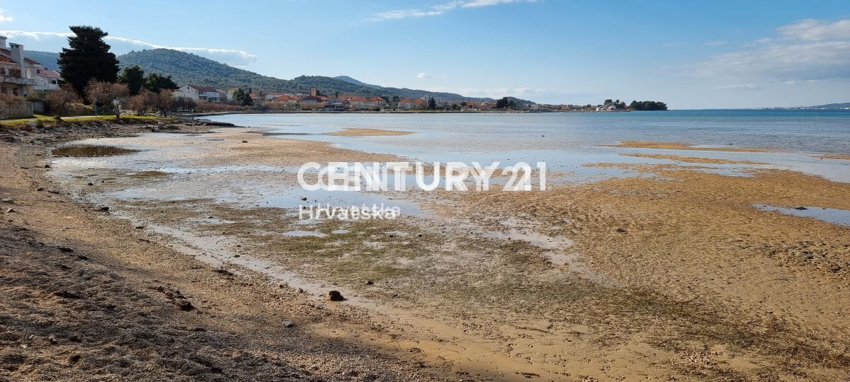 Pašman, Barotul, Terreno edificabile a 70 m dal mare con collegamento all&apos;acqua