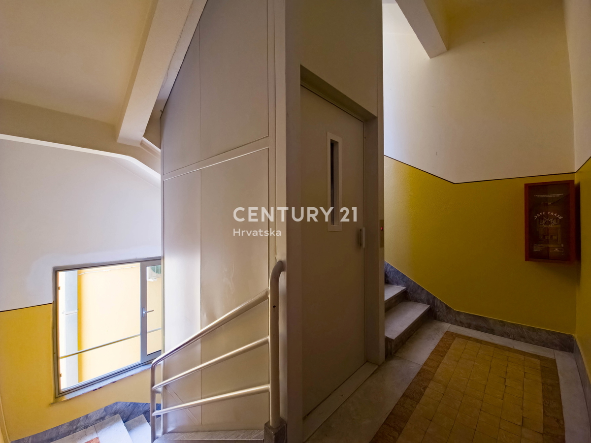 ZARA, RIVA BRANIMIROVA, APPARTAMENTO PRIMA FILA SUL MARE, OTTIMA POSIZIONE