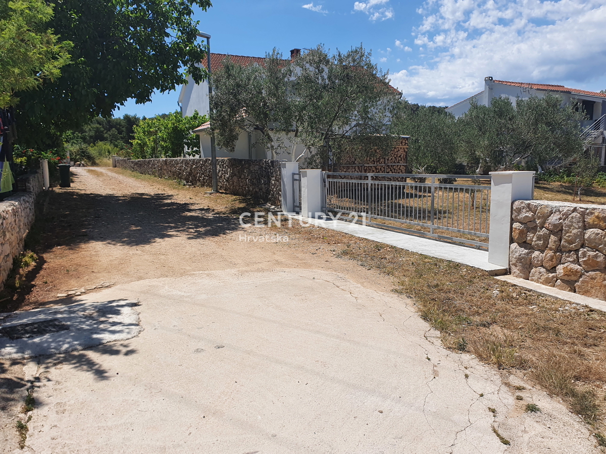 Drage - Pakoštane - terreno edificabile con vista sul mare e sul porto turistico