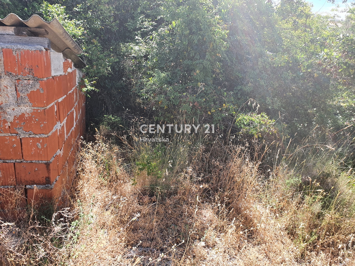 Drage - Pakoštane - terreno edificabile con vista sul mare e sul porto turistico