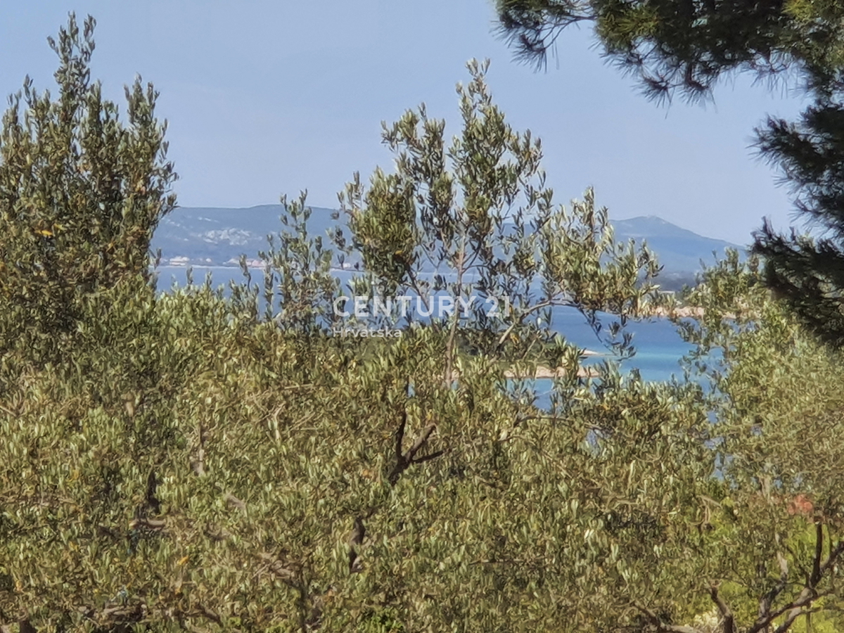 Drage - Pakoštane - terreno edificabile con vista sul mare e sul porto turistico