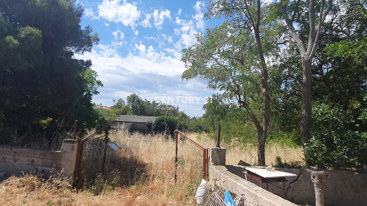 Drage - Pakoštane - terreno edificabile con vista sul mare e sul porto turistico