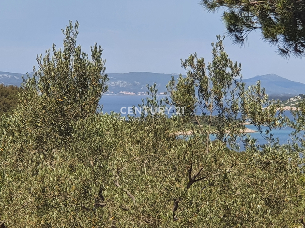 Drage - Pakoštane - terreno edificabile con vista sul mare e sul porto turistico