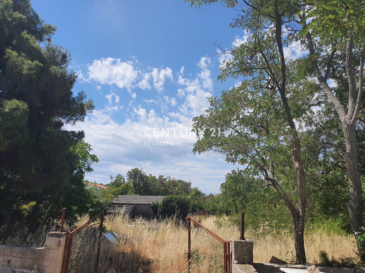 Drage - Pakoštane - terreno edificabile con vista sul mare e sul porto turistico