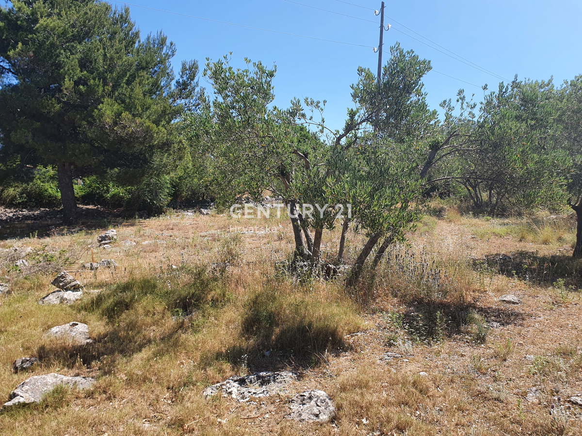 Drage - Pakoštane - terreno edificabile con vista sul mare e sul porto turistico