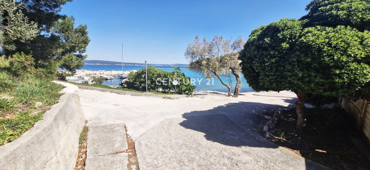 Kukljica - isola di Ugljan - terreno edificabile a 100 m dal mare