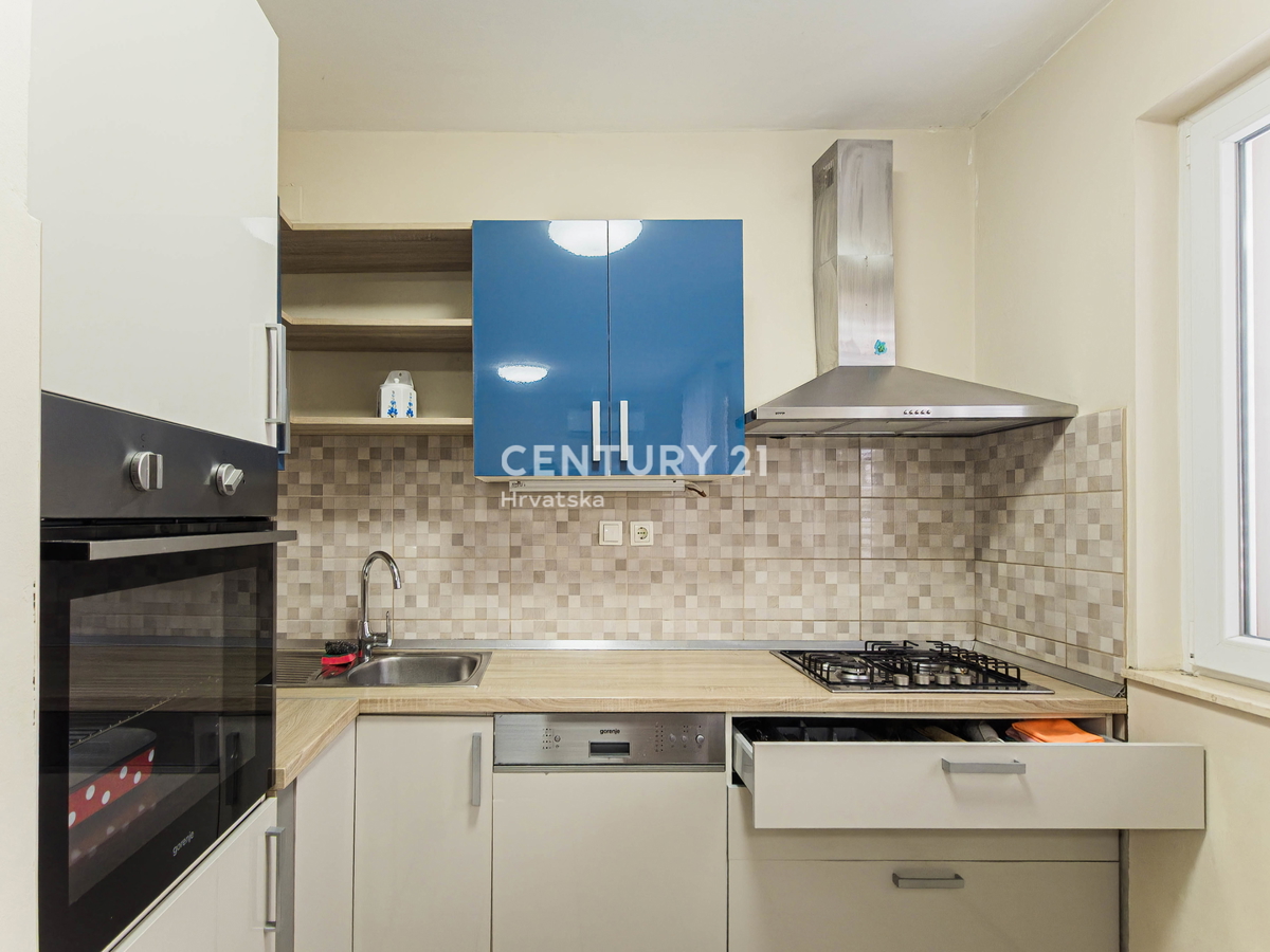 ZADAR, JAZINE II, APPARTAMENTO DI 2,5 VANI 56 M2, 3° PIANO, SENZA ASCENSORE, RISTRUTTURATO, SUBITO ABITABILE