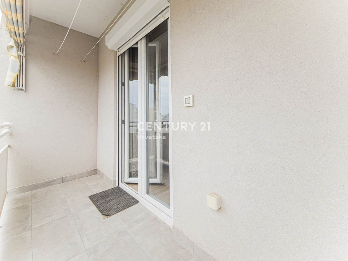 ZADAR, JAZINE II, APPARTAMENTO DI 2,5 VANI 56 M2, 3° PIANO, SENZA ASCENSORE, RISTRUTTURATO, SUBITO ABITABILE