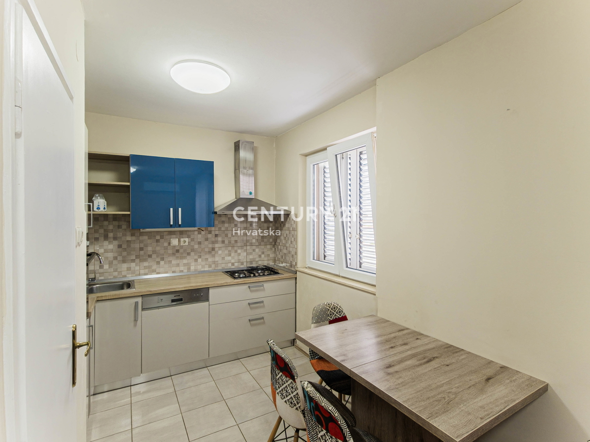 ZADAR, JAZINE II, APPARTAMENTO DI 2,5 VANI 56 M2, 3° PIANO, SENZA ASCENSORE, RISTRUTTURATO, SUBITO ABITABILE