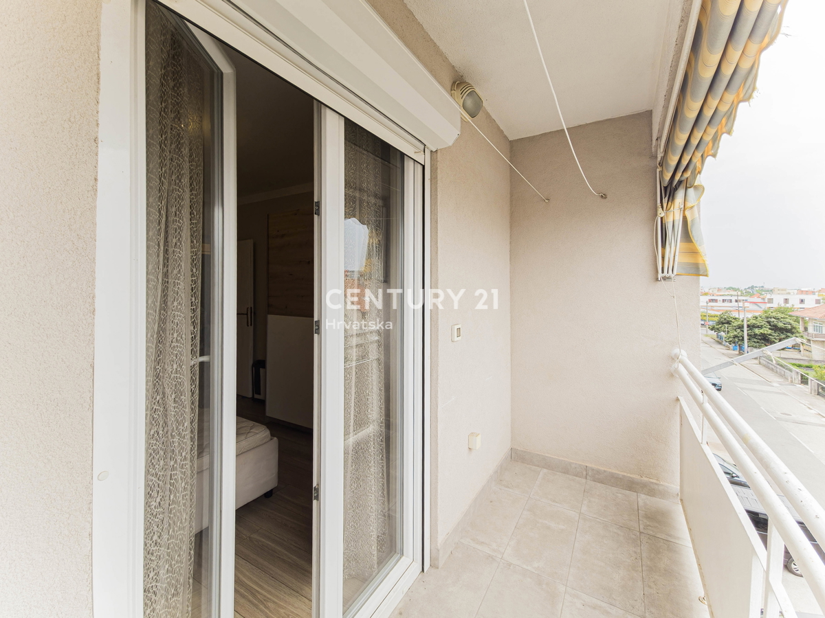 ZADAR, JAZINE II, APPARTAMENTO DI 2,5 VANI 56 M2, 3° PIANO, SENZA ASCENSORE, RISTRUTTURATO, SUBITO ABITABILE