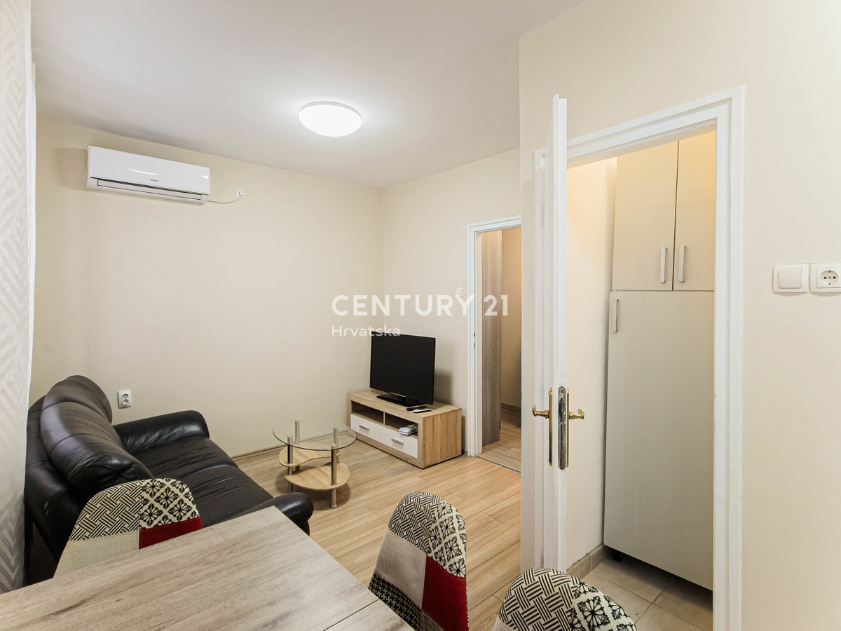 ZADAR, JAZINE II, APPARTAMENTO DI 2,5 VANI 56 M2, 3° PIANO, SENZA ASCENSORE, RISTRUTTURATO, SUBITO ABITABILE