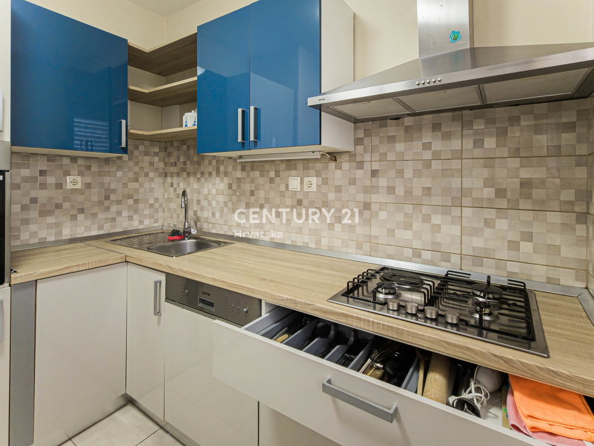 ZADAR, JAZINE II, APPARTAMENTO DI 2,5 VANI 56 M2, 3° PIANO, SENZA ASCENSORE, RISTRUTTURATO, SUBITO ABITABILE