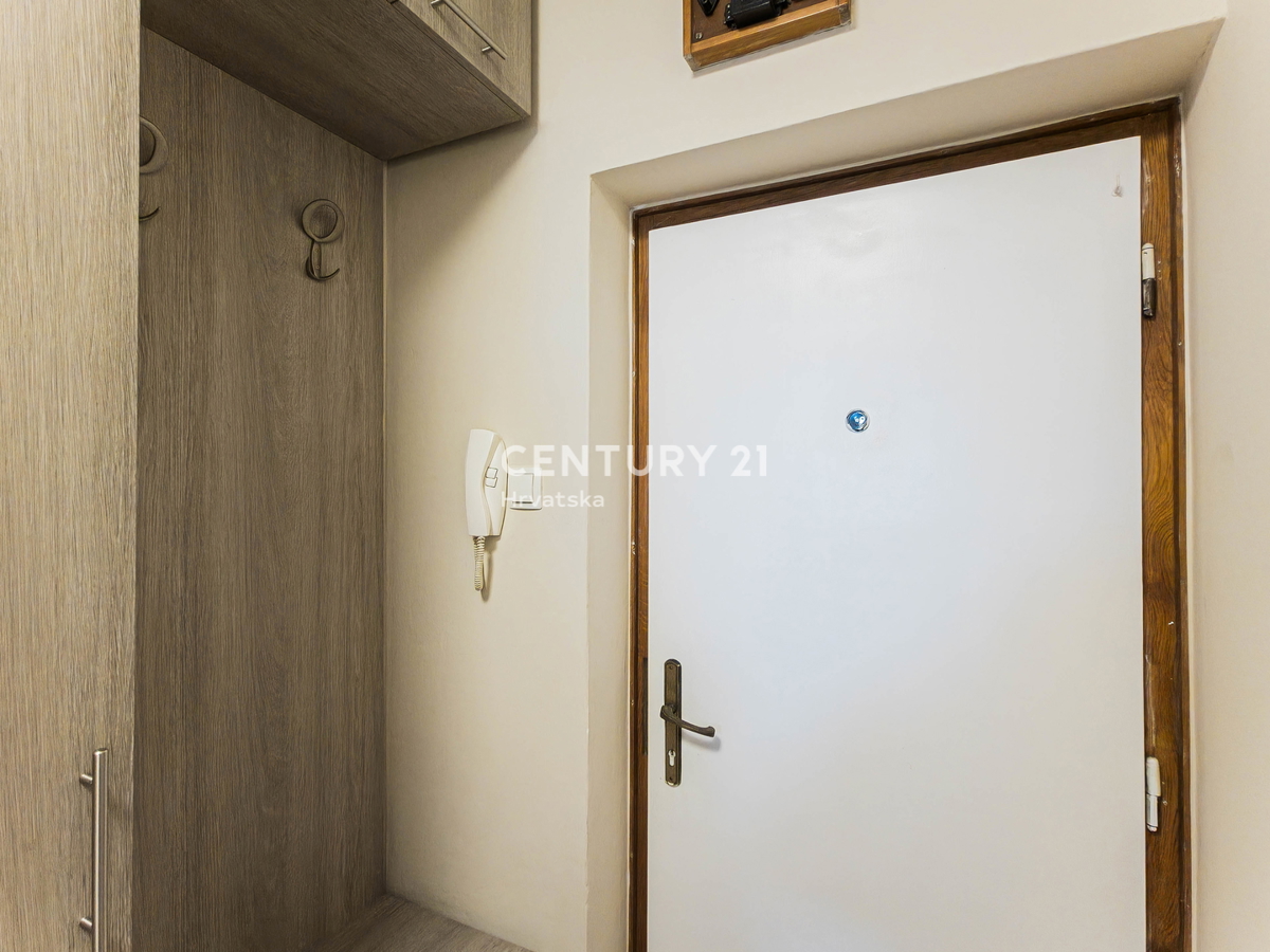 ZADAR, JAZINE II, APPARTAMENTO DI 2,5 VANI 56 M2, 3° PIANO, SENZA ASCENSORE, RISTRUTTURATO, SUBITO ABITABILE