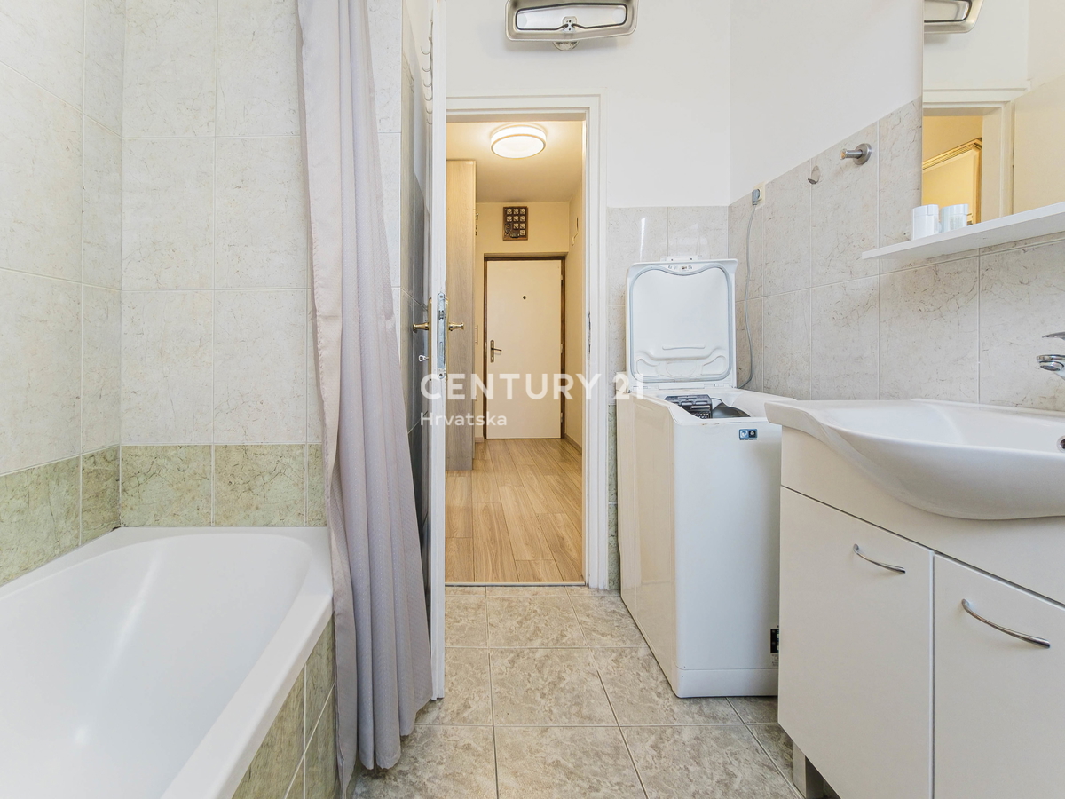 ZADAR, JAZINE II, APPARTAMENTO DI 2,5 VANI 56 M2, 3° PIANO, SENZA ASCENSORE, RISTRUTTURATO, SUBITO ABITABILE