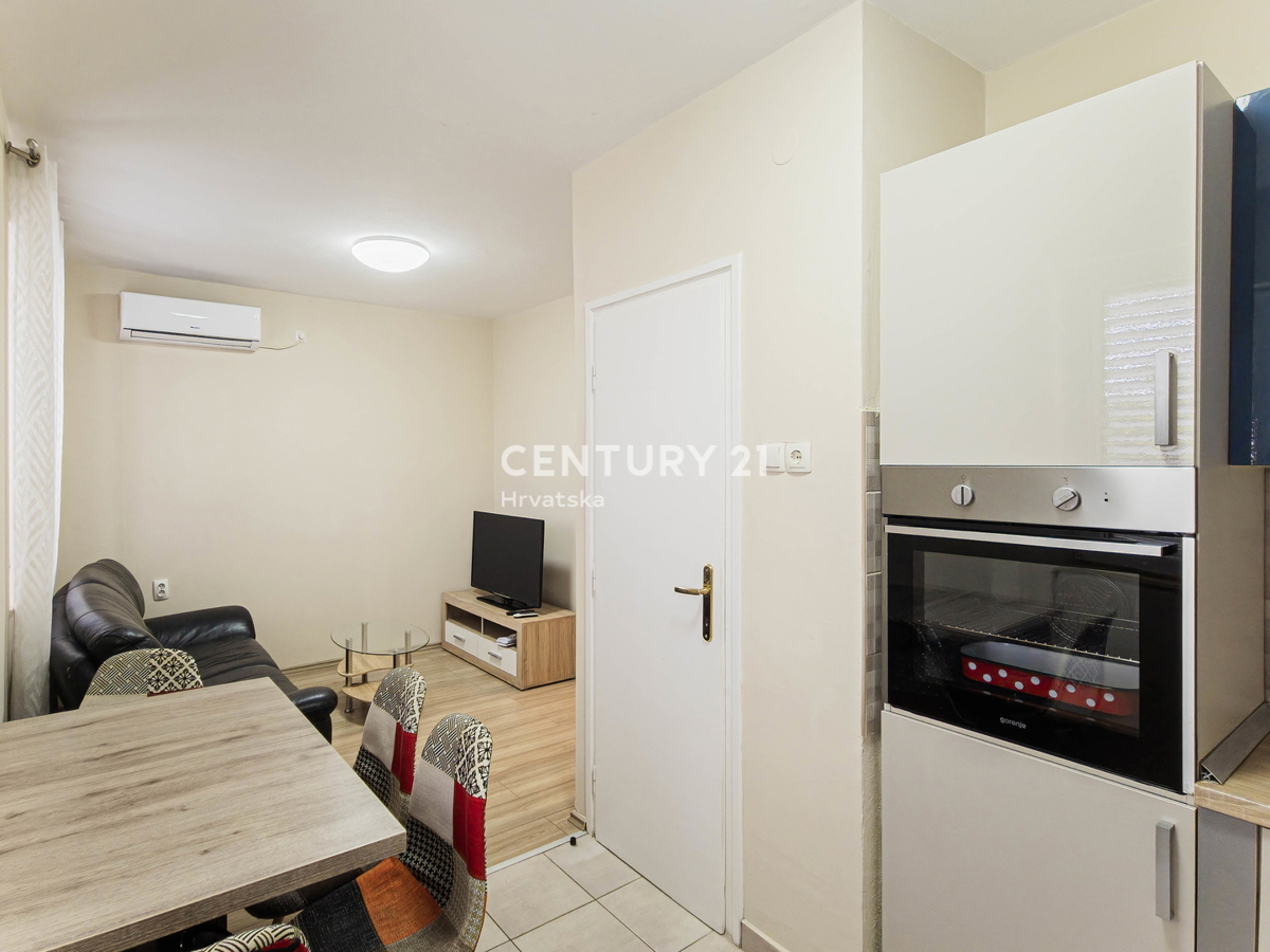 ZADAR, JAZINE II, APPARTAMENTO DI 2,5 VANI 56 M2, 3° PIANO, SENZA ASCENSORE, RISTRUTTURATO, SUBITO ABITABILE