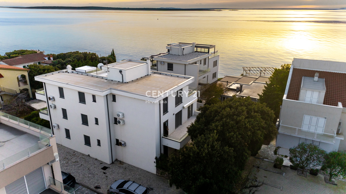 MANDRE, ESCLUSIVA, APPARTAMENTO DI 3,5 VANI 80,50 m2, 1° PIANO, 2° FILA DAL MARE, SPLENDIDA VISTA, ARREDATO, SUBITO ABITABILE!