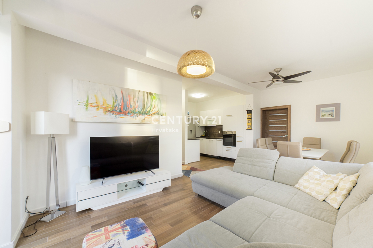 MANDRE, ESCLUSIVA, APPARTAMENTO DI 3,5 VANI 80,50 m2, 1° PIANO, 2° FILA DAL MARE, SPLENDIDA VISTA, ARREDATO, SUBITO ABITABILE!