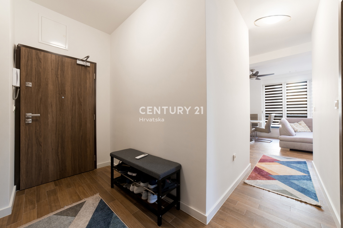 MANDRE, ESCLUSIVA, APPARTAMENTO DI 3,5 VANI 80,50 m2, 1° PIANO, 2° FILA DAL MARE, SPLENDIDA VISTA, ARREDATO, SUBITO ABITABILE!