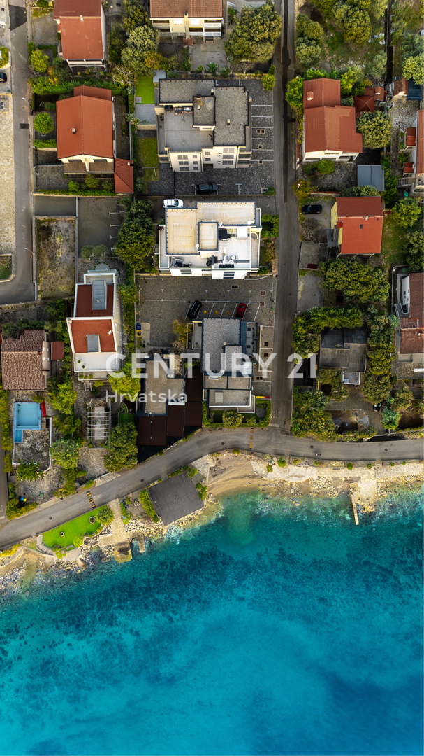 MANDRE, ESCLUSIVA, APPARTAMENTO DI 3,5 VANI 80,50 m2, 1° PIANO, 2° FILA DAL MARE, SPLENDIDA VISTA, ARREDATO, SUBITO ABITABILE!