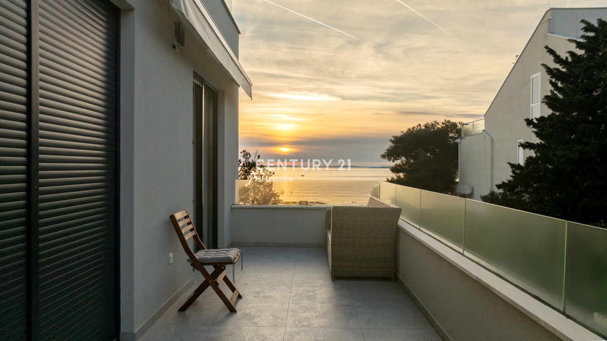 MANDRE, ESCLUSIVA, APPARTAMENTO DI 3,5 VANI 80,50 m2, 1° PIANO, 2° FILA DAL MARE, SPLENDIDA VISTA, ARREDATO, SUBITO ABITABILE!