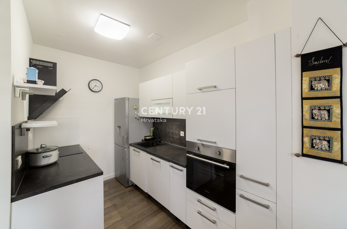 MANDRE, ESCLUSIVA, APPARTAMENTO DI 3,5 VANI 80,50 m2, 1° PIANO, 2° FILA DAL MARE, SPLENDIDA VISTA, ARREDATO, SUBITO ABITABILE!